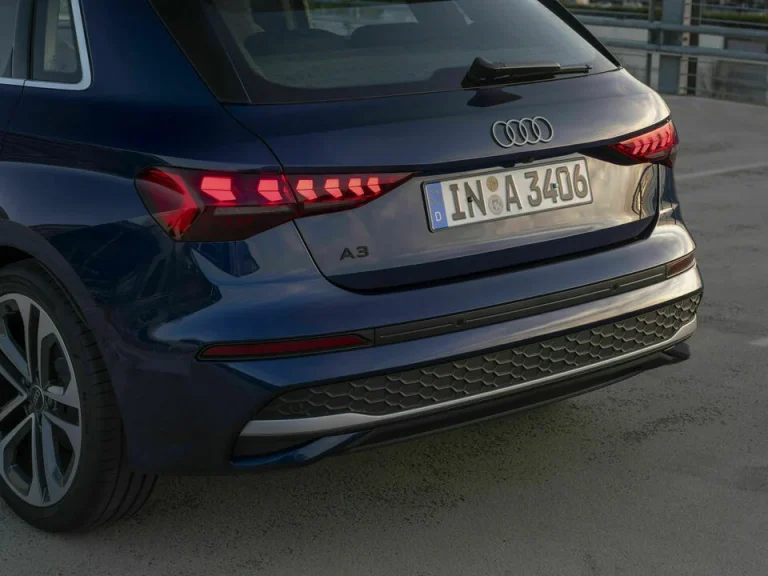 Audi A3 leasen - close-up schuin achteraanzicht met A3-badge