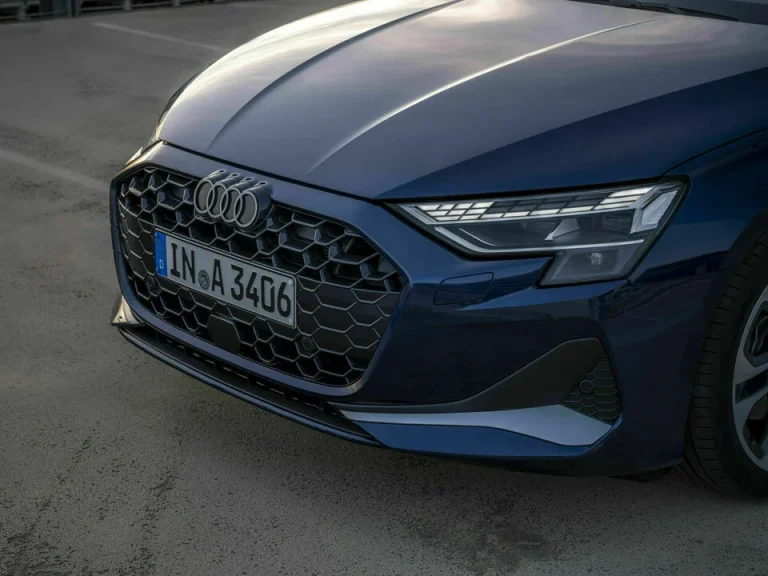 Audi A3 leasen - close-up van de grille en led-koplamp