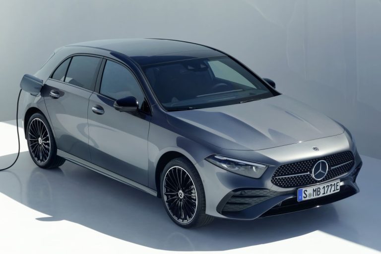 Mercedes-Benz A-Klasse A250e zakelijk leasen - opladen via de voorzijde