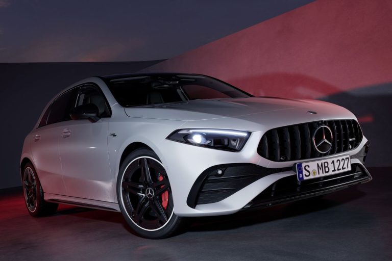 Mercedes-Benz A-Klasse A250e lease - voorzijde driekwart aanzicht in avondsfeer