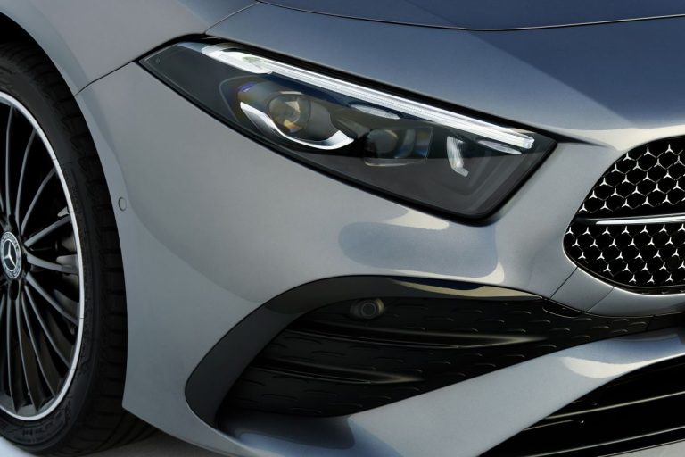 Mercedes-Benz A-Klasse lease - LED-koplamp en grille in detail