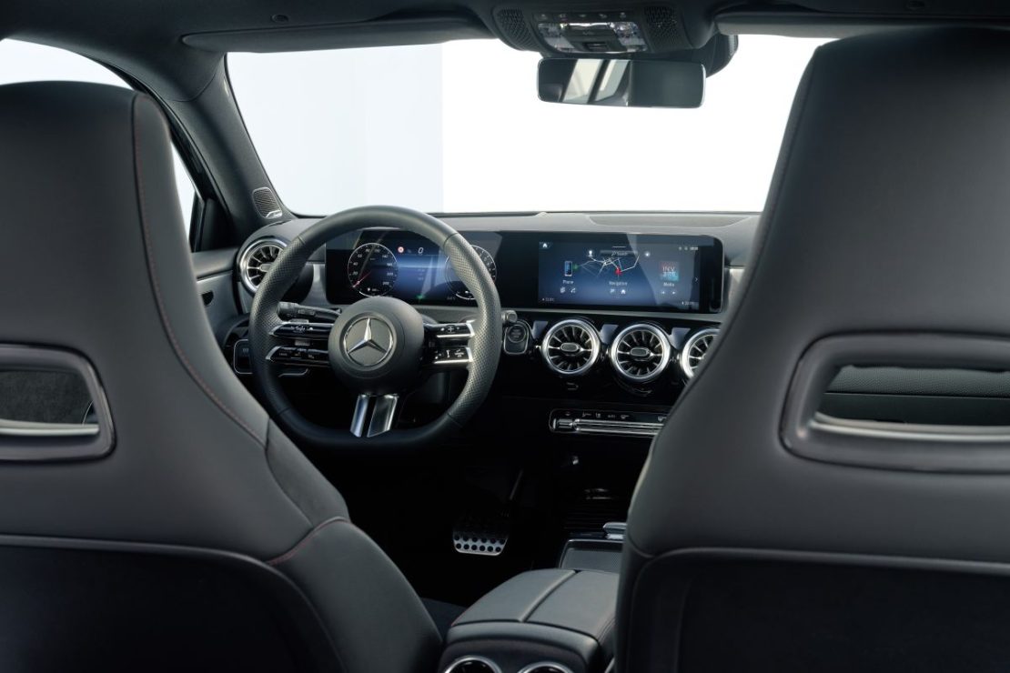 Mercedes-Benz A-Klasse zakelijk leasen - interieur gezien vanaf de achterbank