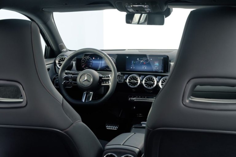 Mercedes-Benz A-Klasse zakelijk leasen - interieur gezien vanaf de achterbank