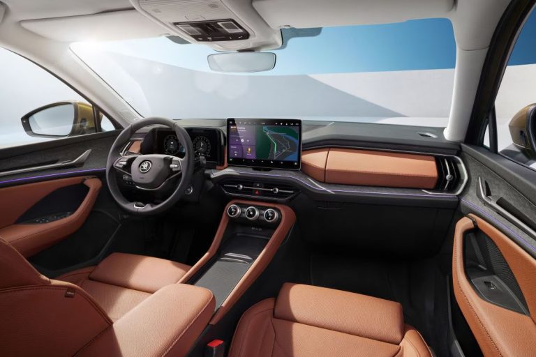 Skoda Kodiaq Leasen - dashboard gezien door de voorruit in cognackleurig leer