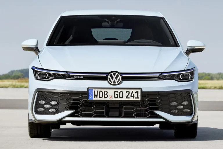 Volkswagen Golf 1.5 eHybrid DSG-6 Life Edition zakelijk leasen - recht vooraanzicht