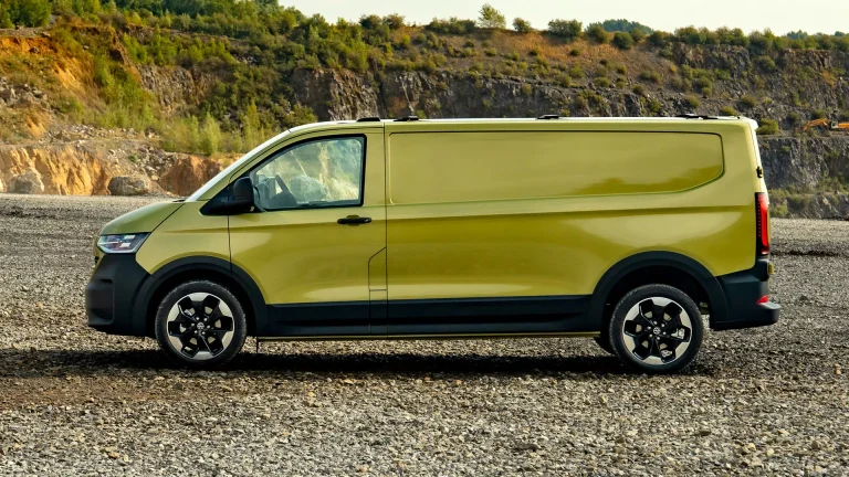 Volkswagen e-Transporter 71kWh 100kW Life L2H1 zakelijk leasen - zijaanzicht