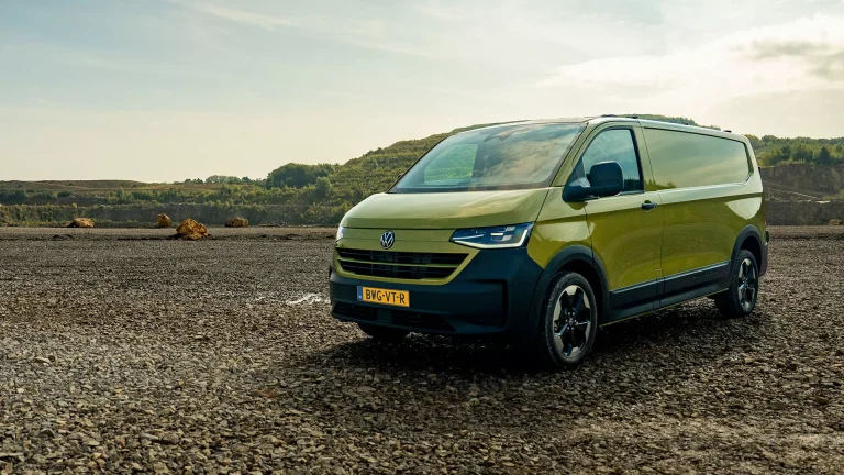 Volkswagen e-Transporter 71kWh 100kW Life L2H1 lease - schuin vooraanzicht, tweede weergave