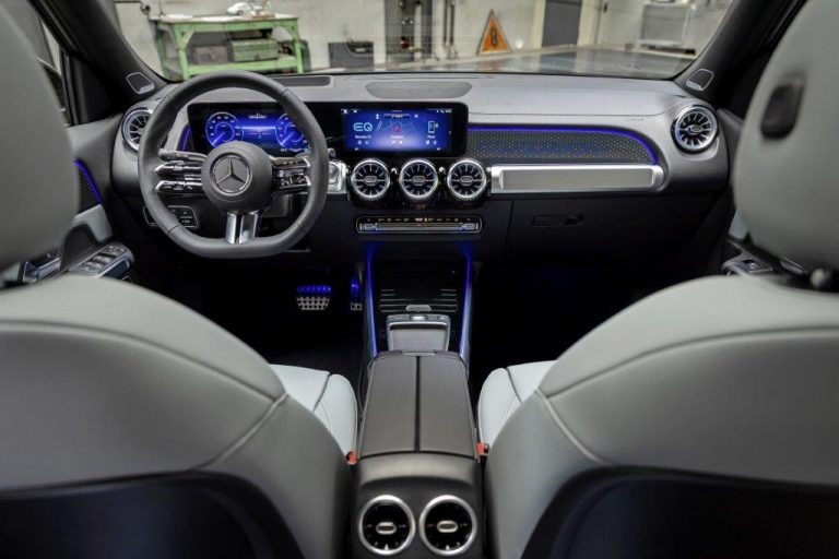 Mercedes-Benz EQA zakelijk leasen - interieur gezien vanaf de achterbank