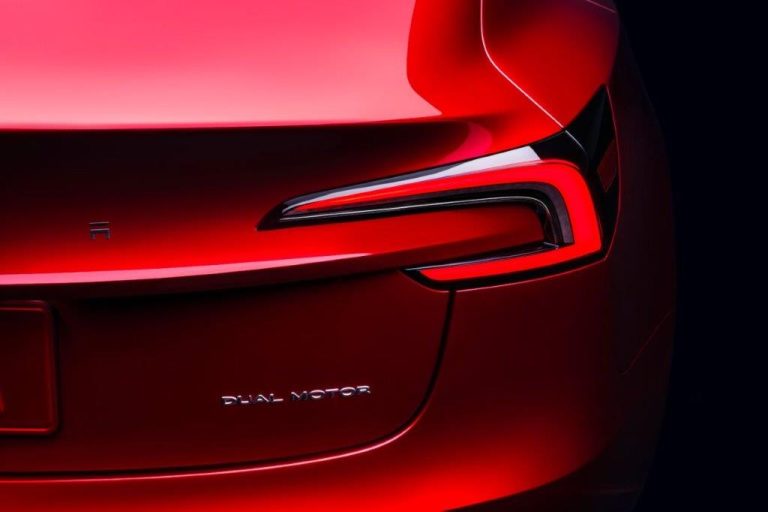 Tesla Model 3 leasen - achterlicht en badge in detail