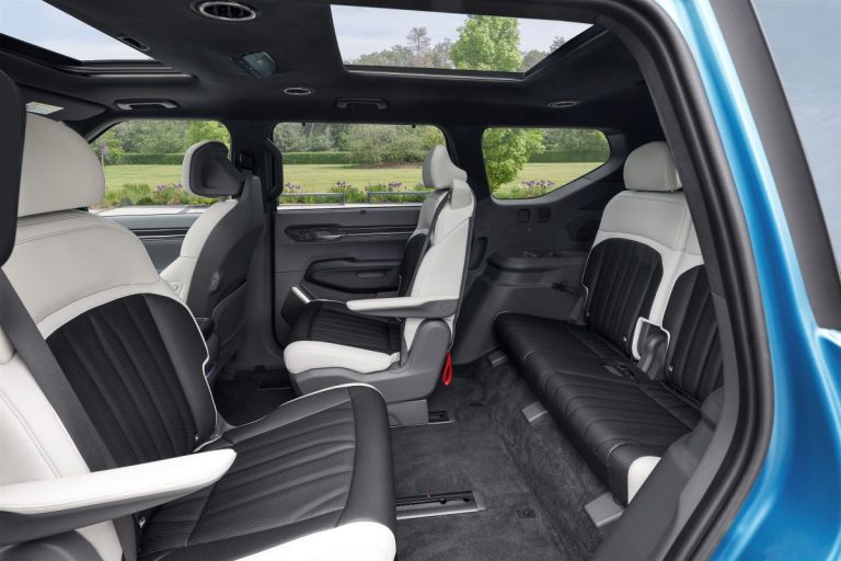 Kia EV9 zakelijk leasen - tweede en derde zitrij met panoramadak