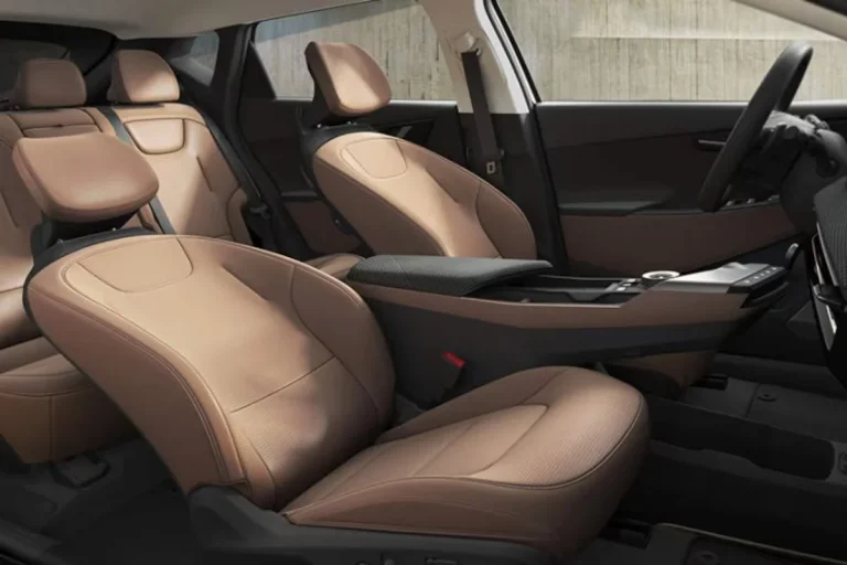 Kia EV6 leasen - voor- en achterstoelen in bruin leer