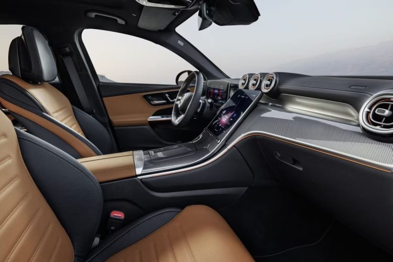 Mercedes-Benz GLC Coupé lease - dashboard met ventilatieroosters in cognackleur