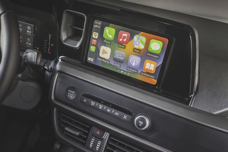 Ford Transit Courier leasen - close-up van het infotainmentscherm met Apple CarPlay