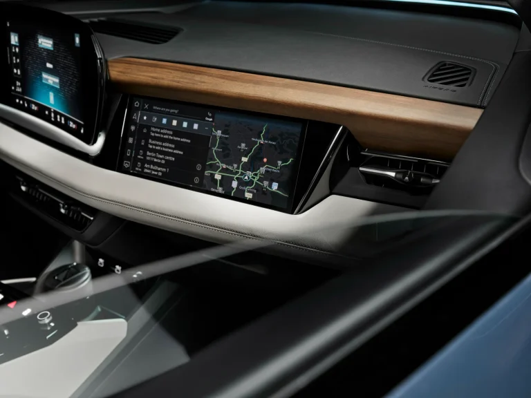 Audi Q6 e-tron leasen - MMI-navigatiescherm in detail