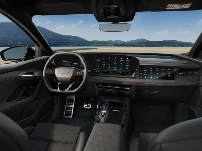 Audi Q6 e-tron S Edition Performance zakelijk leasen - bestuurderscockpit met stuur en breed display