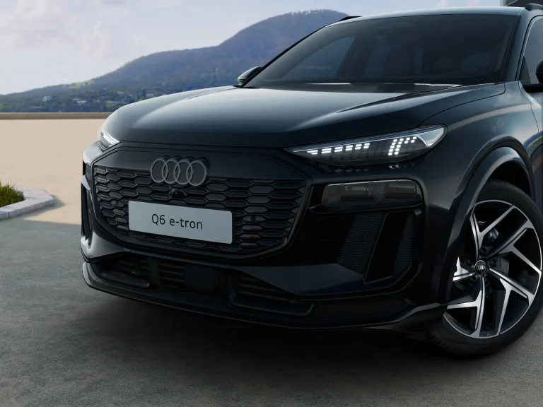 Audi Q6 e-tron S Edition Performance leasen - close-up Singleframe grille en LED-koplamp