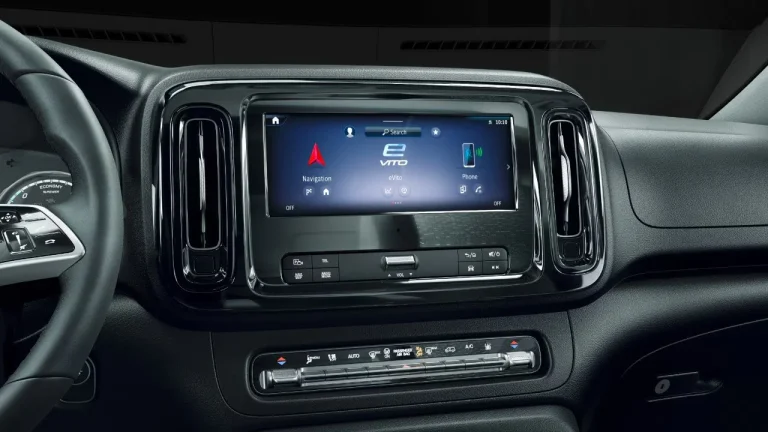 Mercedes-Benz eVito 119 GB L2 90kWh leasen - close-up van het infotainmentscherm