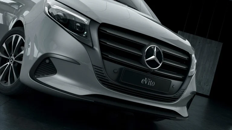 Mercedes-Benz eVito zakelijk leasen - detail van de grille met eVito-badge