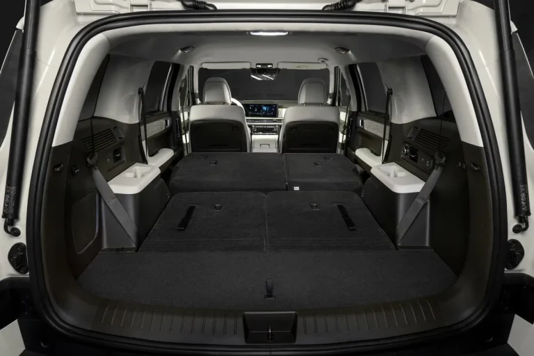 Hyundai Santa Fe lease - kofferbak met volledig neergeklapte achterbanken