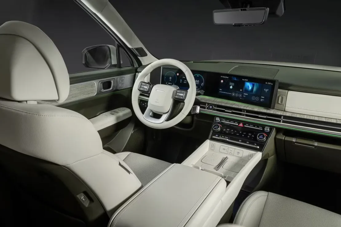 Hyundai Santa Fe lease - dashboard en voorstoelen in crèmekleurig leer