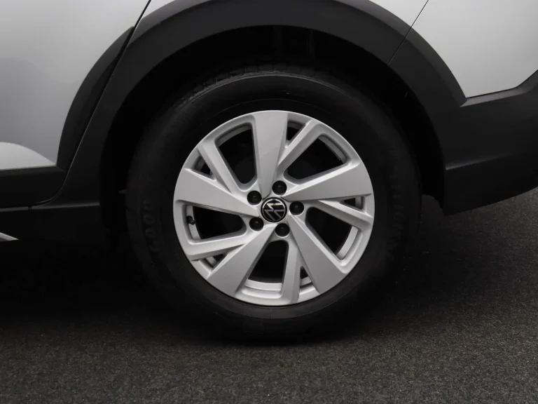 Volkswagen Taigo 1.0 TSI 95pk Life 5d. voorraadlease - close-up van het lichtmetalen wiel