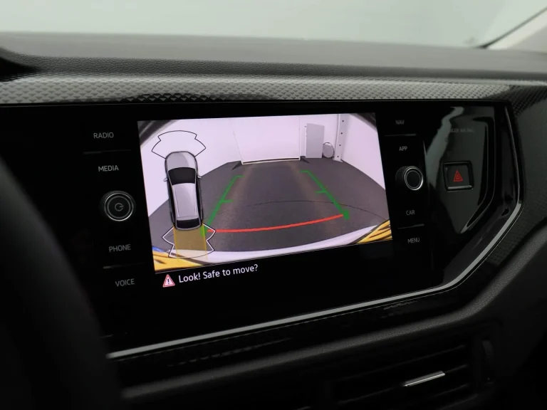 Volkswagen Taigo zakelijke lease - infotainmentscherm met achteruitrijcamera