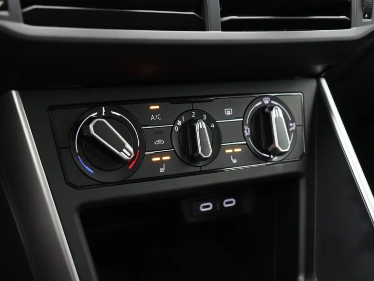 Volkswagen Taigo 1.0 TSI 95pk Life 5d. occasion lease - close-up van de klimaatbediening