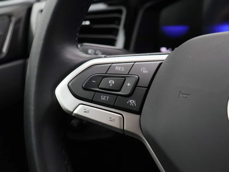 Volkswagen Taigo lease - cruise control bediening op het stuurwiel