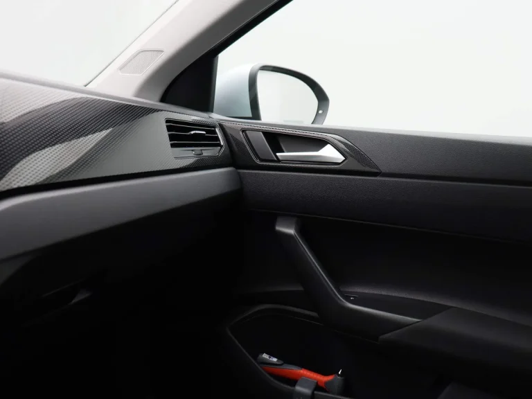 Volkswagen Taigo zakelijke lease - dashboard gezien vanaf de passagiersstoel