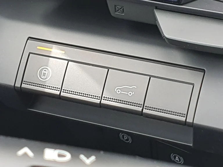 Renault Scenic zakelijke lease - bedieningspaneel voor vergrendeling en achterklep