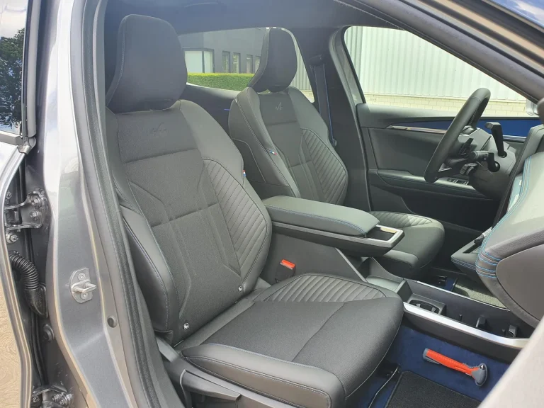 Renault Scenic zakelijke lease - voorstoelen met blauwe vloerbekleding