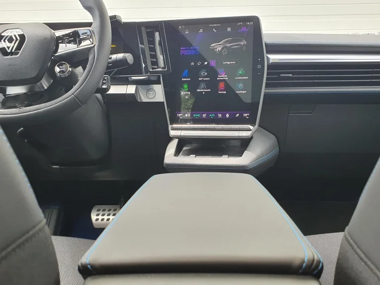 Renault Scenic E-Tech zakelijk leasen - middenconsole met staand infotainmentscherm