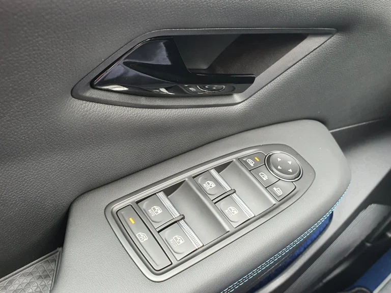 Renault Scenic E-Tech zakelijke lease - portierpaneel met raam- en spiegelbediening