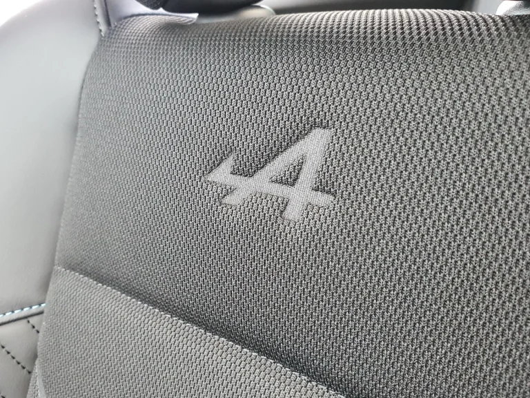 Renault Scenic Esprit Alpine zakelijk leasen - stoelrug met Alpine-logo