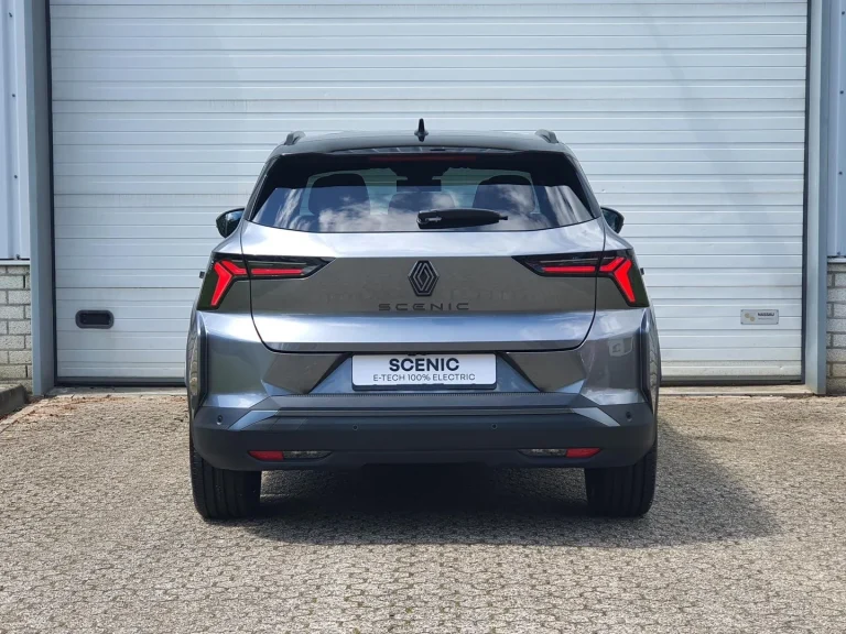 Renault Scenic E-Tech leasen - achteraanzicht met doorlopende lichtbalk