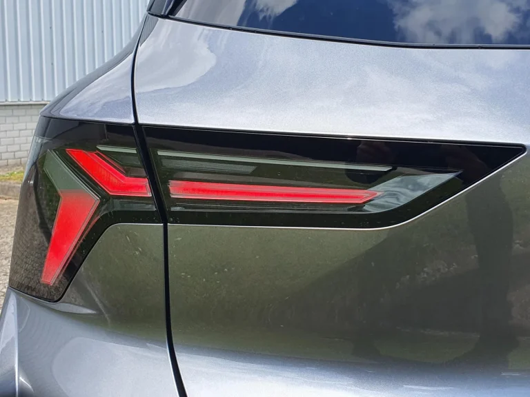 Renault Scenic E-Tech zakelijke lease - close-up van het achterlicht