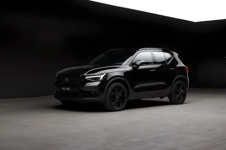 Volvo EX40 Black Edition leasen (1)