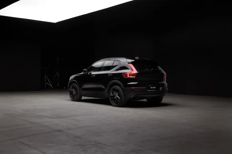 Volvo EX40 Black Edition leasen (4)