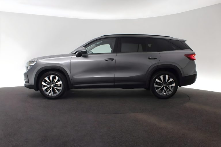 Skoda Kodiaq zakelijke lease - zijaanzicht in de fotostudio
