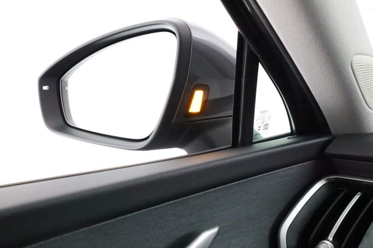 Skoda Kodiaq 1.5 TSI mHEV DSG-7 Business Edition voorraadlease - close-up van de buitenspiegel met knipperlicht