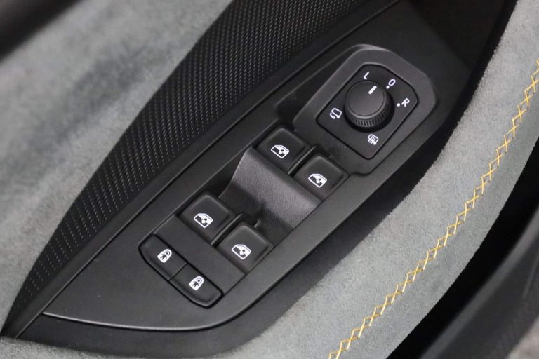 Skoda Kodiaq occasion lease - close-up van de raambediening in het portier