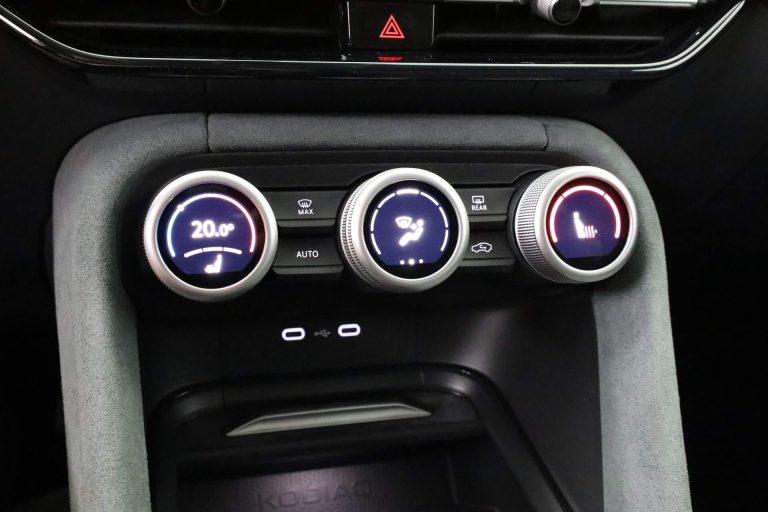 Skoda Kodiaq leasen - close-up van de klimaatbediening met draaiknoppen