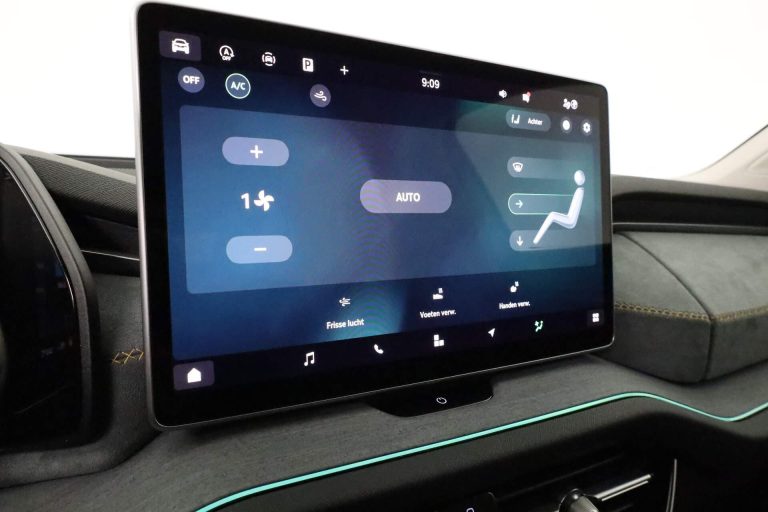 Skoda Kodiaq 1.5 TSI mHEV DSG-7 Business Edition zakelijk leasen - infotainmentscherm met klimaatbediening achterin