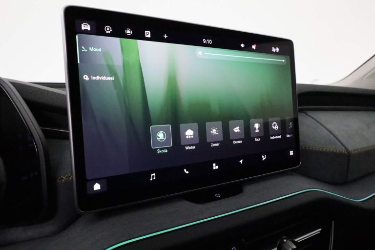 Skoda Kodiaq leasen - infotainmentscherm met instellingen voor de sfeerverlichting