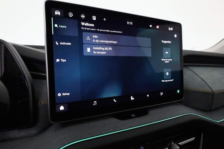 Skoda Kodiaq 1.5 TSI mHEV DSG-7 Business Edition voorraadlease - infotainmentscherm met welkomstmelding van spraakassistent Laura