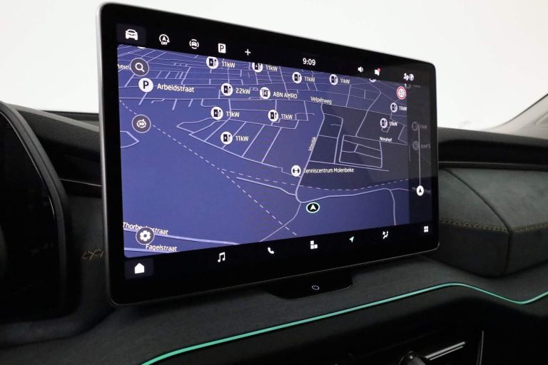 Skoda Kodiaq zakelijke lease - infotainmentscherm met navigatiekaart en laadpalen