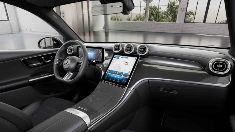 Mercedes-Benz GLC 300 e 4MATIC Sport Edition full operational lease - dashboard gezien vanaf de bestuurdersstoel