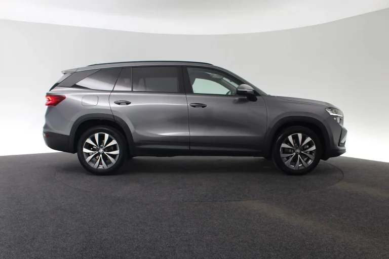 Skoda Kodiaq 1.5 TSI mHEV DSG-7 Business Edition zakelijk leasen - zijaanzicht, andere hoek