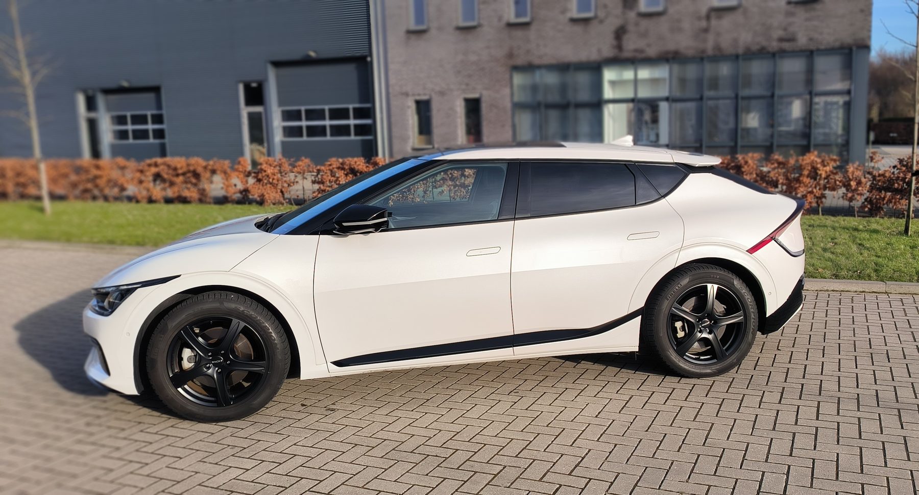 Afgeleverde Kia EV6 van een LeaseRoute-klant, zijaanzicht