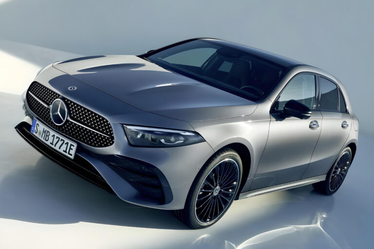 Mercedes-Benz A-Klasse A250e leasen - voorzijde driekwart aanzicht van bovenaf